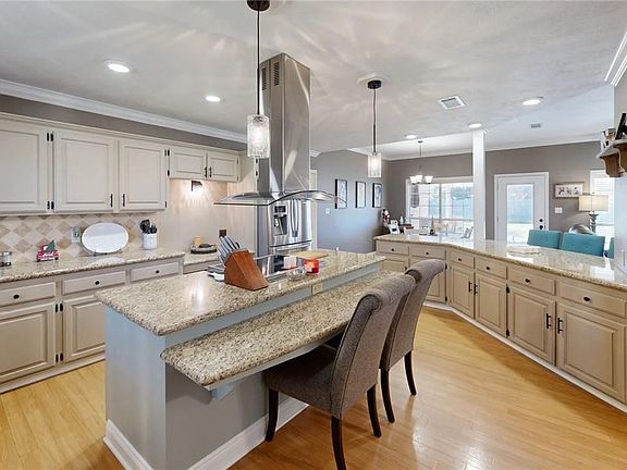5th image of 2405 Karen Ln