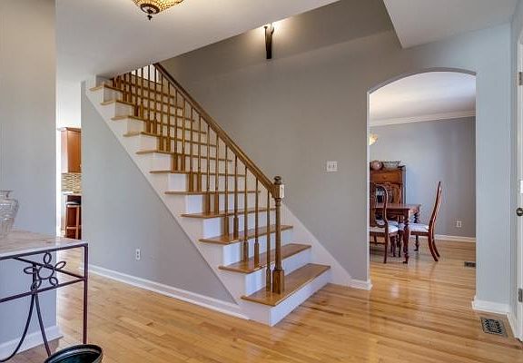 3rd image of 1401 Knightsbridge Dr