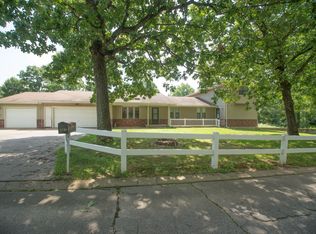 1735 Bambi Dr, Neosho, MO 64850