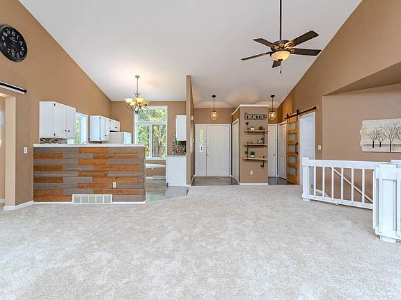 4th image of 792 FAIRWAY DRIVE