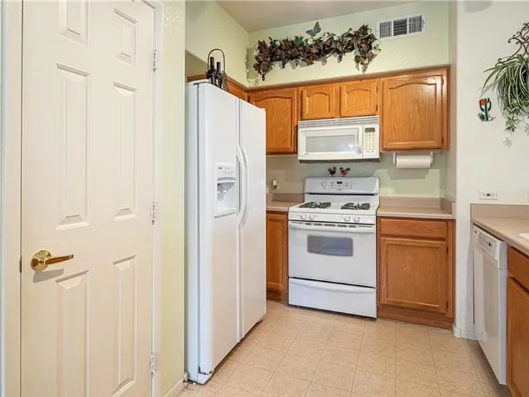 10245 S Maryland Pkwy #141 — Photo 7