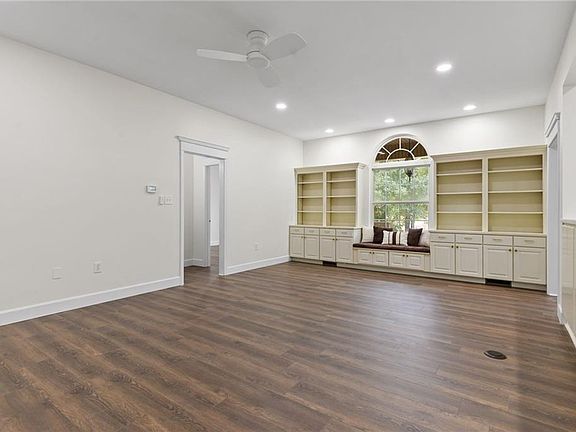 5th image of 100 Worchester Dr