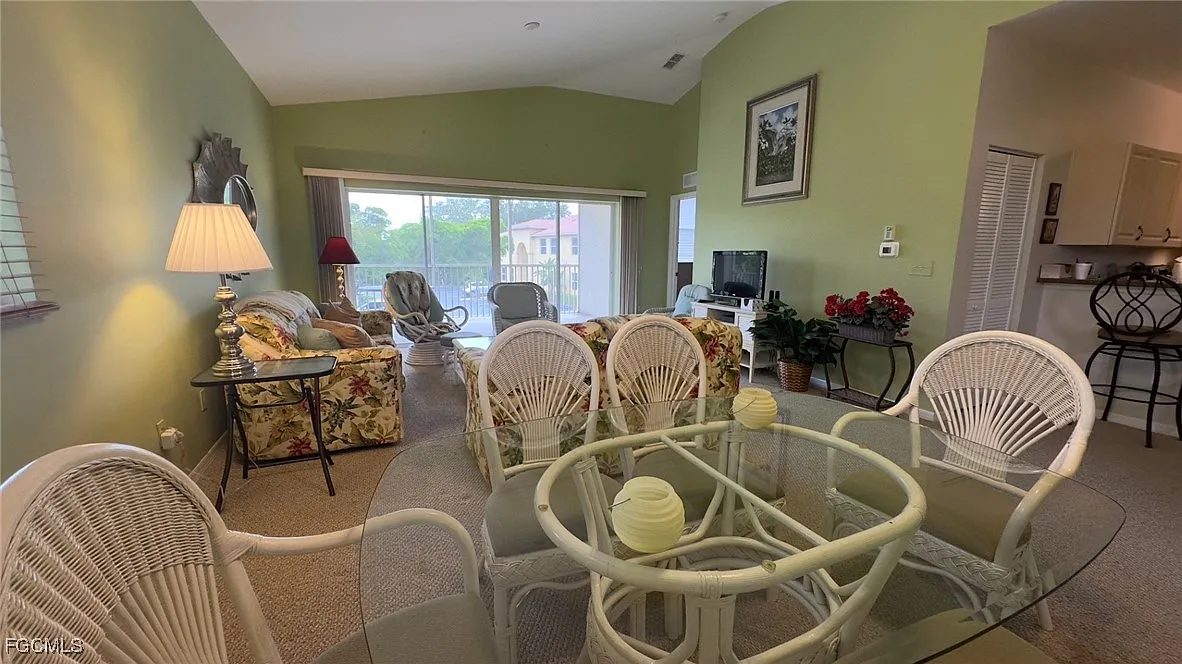 3 bed, 2.0 bath, 1492 sqft, $5,000 — Photo 3