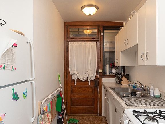 2nd image of 3615 N Paulina St #C2