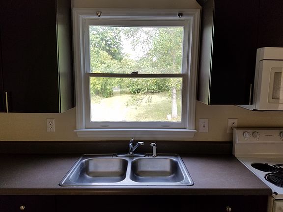 3rd image of 808 Bellevue St