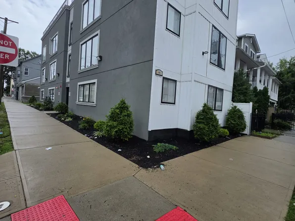 41 Auburn St, Paterson, NJ