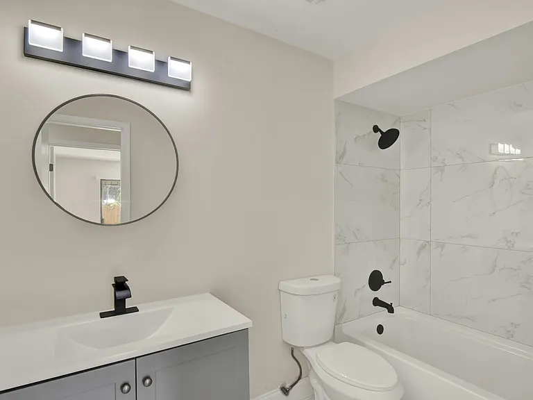 120 W Towne Pl — Photo 15
