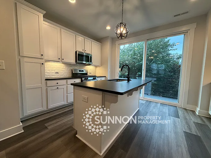 2 bed, 2.5 bath, 1611 sqft, $2,495 — Photo 4
