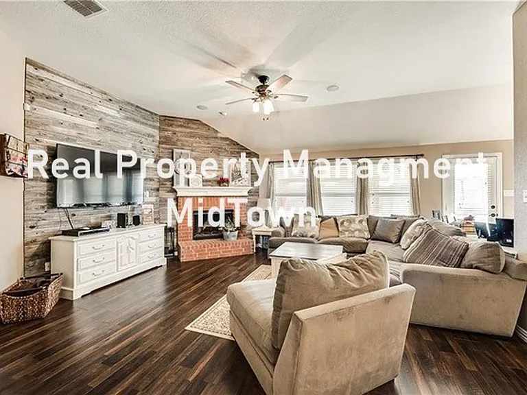 1105 Sunland Ct — Photo 11