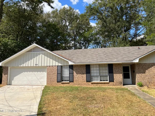 302 Lake Of Pines Dr, Jackson, MS 39206