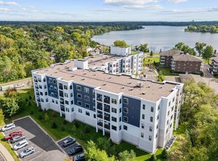 1875 E Shore Dr #302, Maplewood, MN 55109