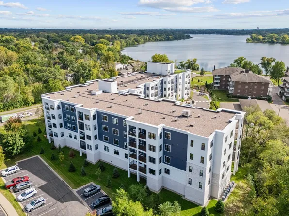 1875 E Shore Dr #302, Maplewood, MN 55109