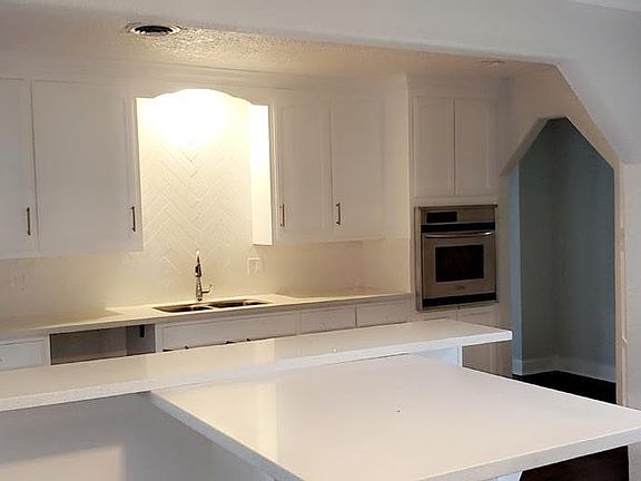 4th image of 1528 Merriman St