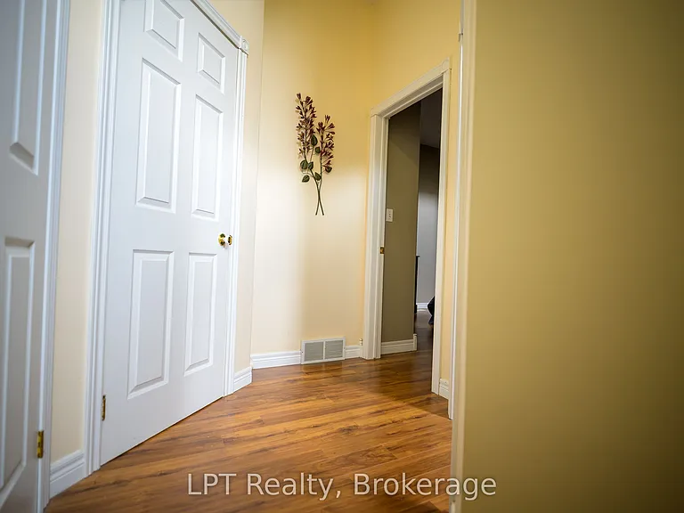317 Queen St #302 — Photo 20