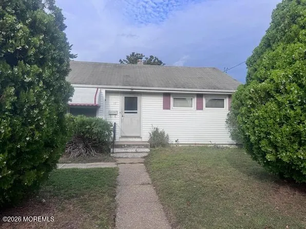 17 Pearce Avenue, Eatontown, NJ 07724