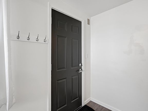 2nd image of 900 Geranium Ave E