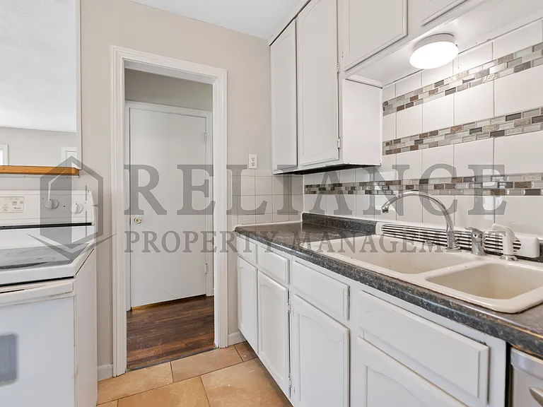 1555 N Northeast Pkwy — Photo 17