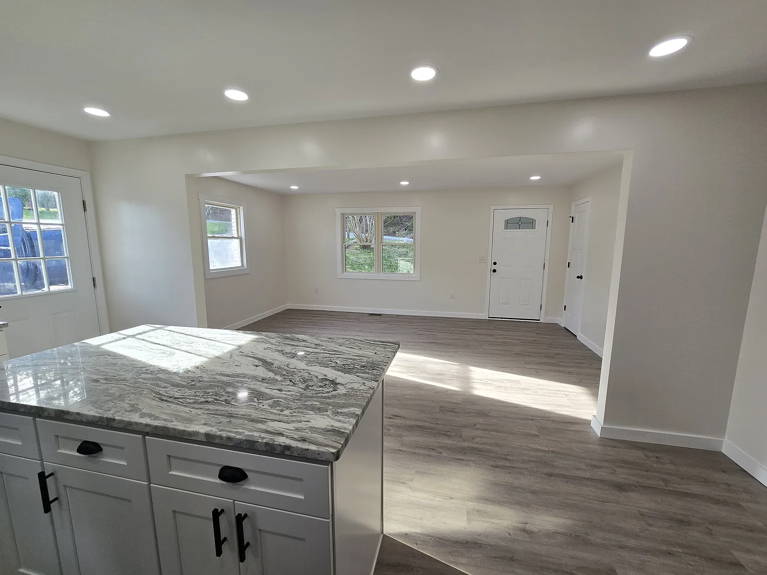 3 bed, $1,600 — Photo 3