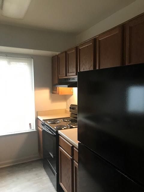 1st image of 32 Goldsmith Pl APT A