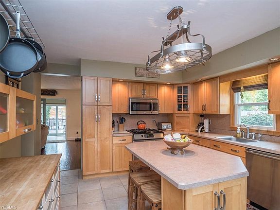 2nd image of 33080 Charlton Dr