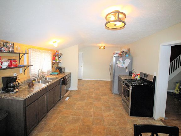 4th image of 966 E Newell St
