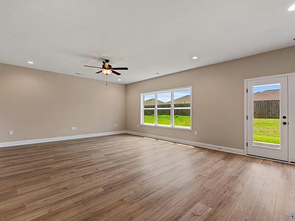 5th image of 224 Irish Hill Dr