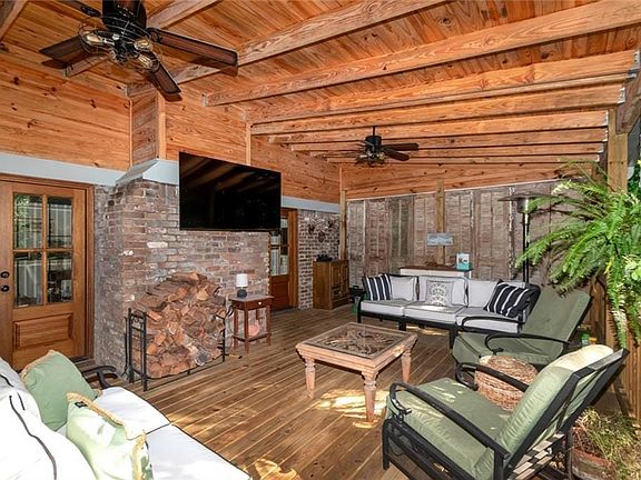 4th image of 424 Pine Ct