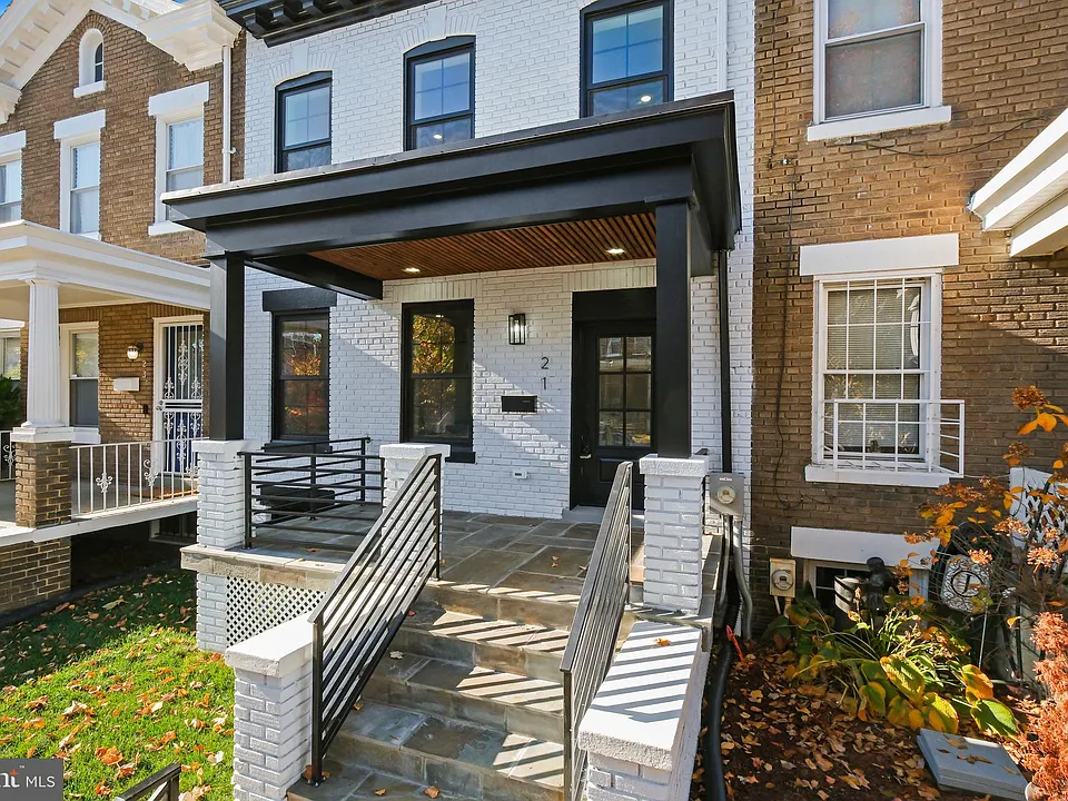 21 16th St SE