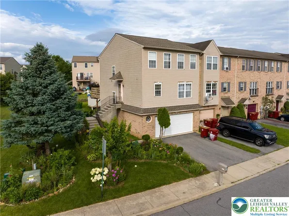 2470 Hawthorn Dr, Easton, PA 18040