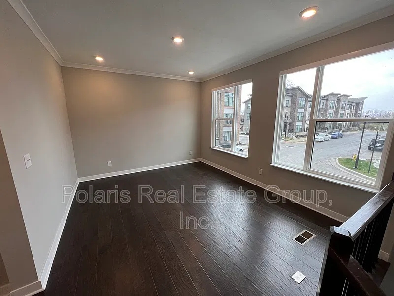 3 bed, 4.0 bath, 2073 sqft, $3,000 — Photo 4