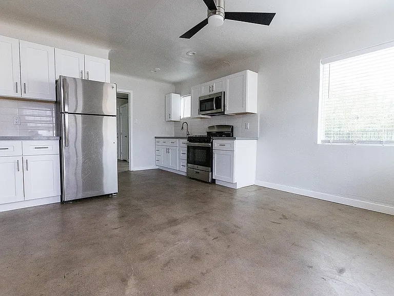 320 W Highland Ave #4 — Photo 7