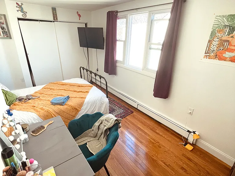 238 Everett St #2 — Photo 11