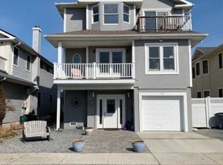 255 W Pine St, Long Beach, NY 11561