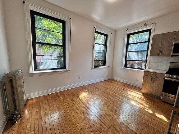 4th image of 1356 Pacific St #A