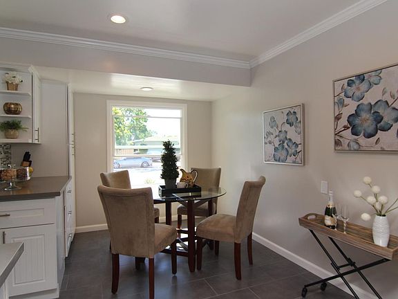4th image of 820 Santa Paula Ave