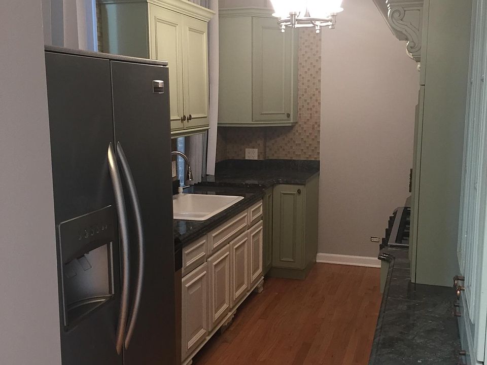 1st image of 2129 N Sheffield Ave APT 1R