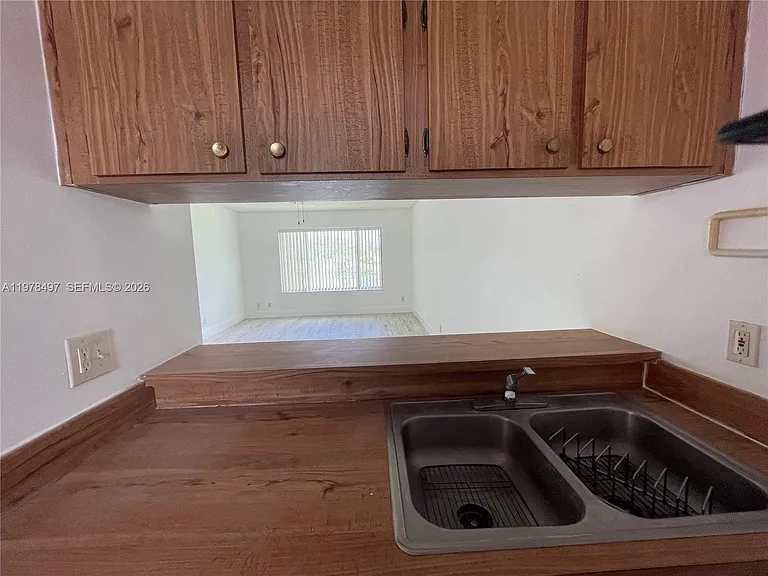 918 Twin Lakes Dr #8-M — Photo 20