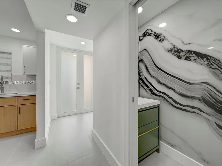 1083 W 38th St #23-8 — Photo 8