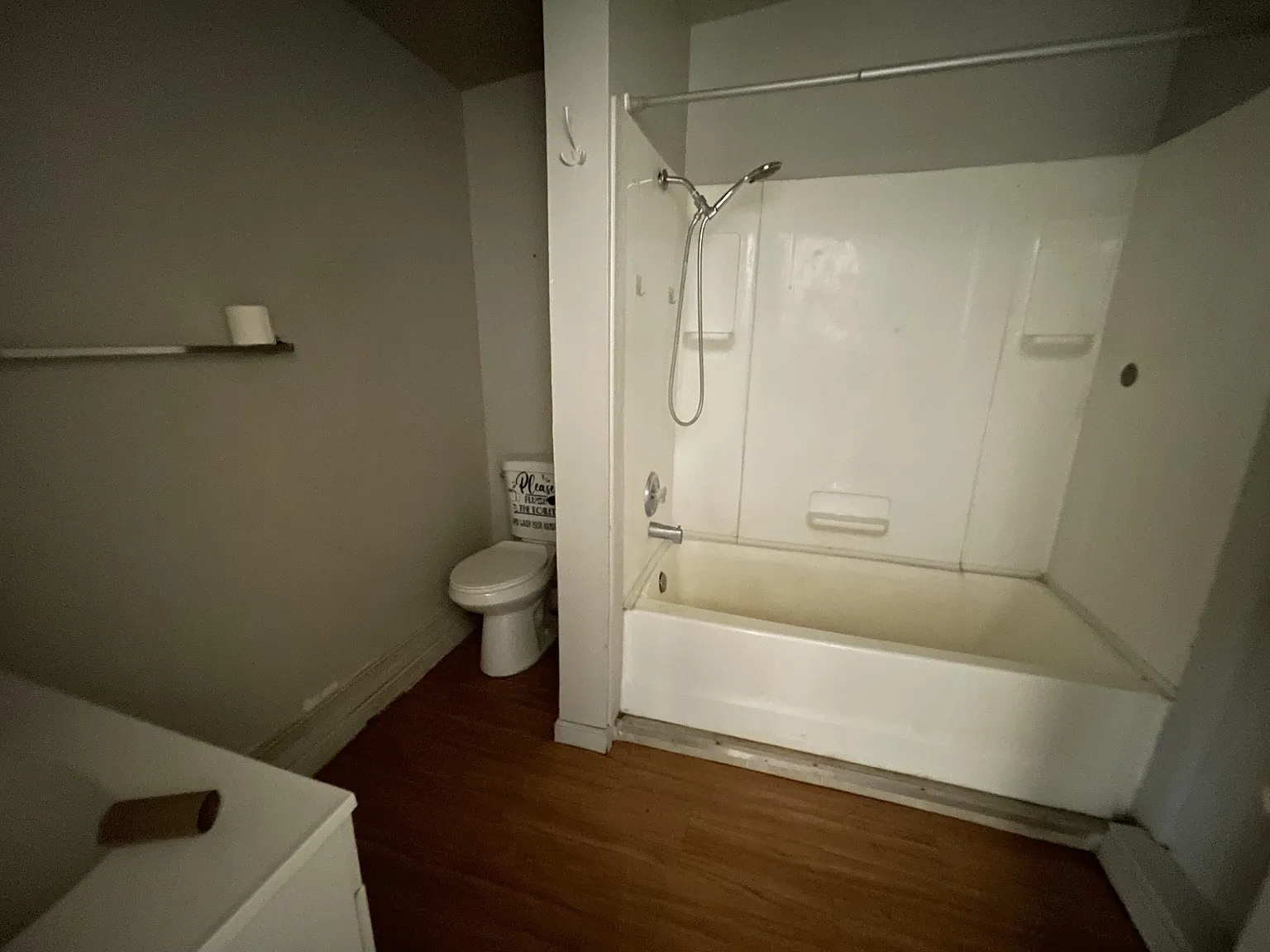 1 bed, 1200 sqft, $1,100 — Photo 4