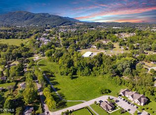 907 Cedar Grove Rd, Johnson City, TN 37601