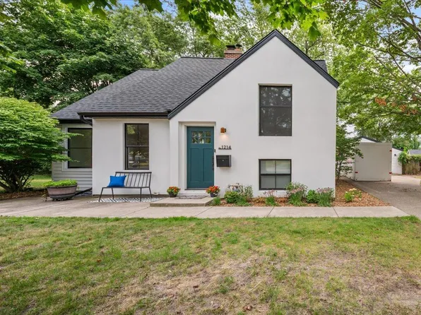 1214 Woodlawn Ave, Grand Haven, MI 49417