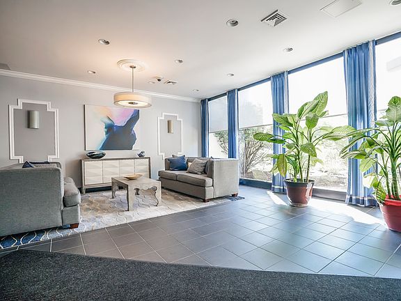 4th image of 500 High Point Dr APT 607