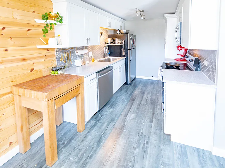 2260 S Valley Hwy — Photo 13