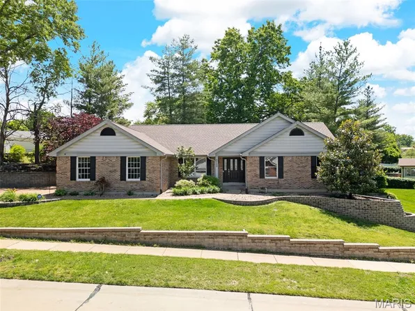 4568 Braungate Dr, Saint Louis, MO 63128