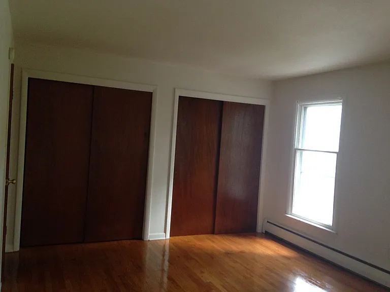 323-349 E Walnut St — Photo 23