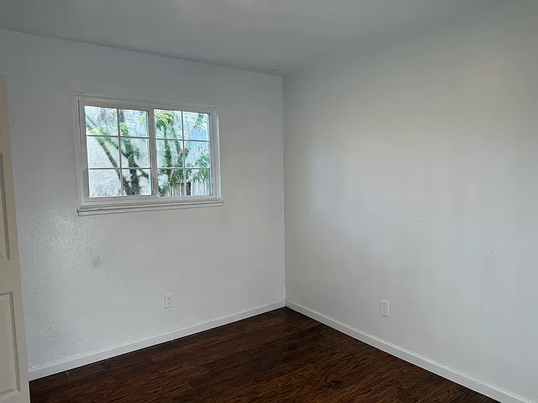8918 Phoenix Ave — Photo 12
