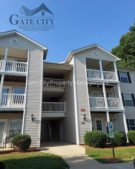 905 Hanahan Ct