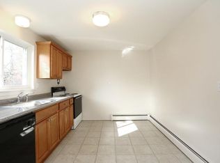 10 Lakeshore Dr APT B2, Farmington, CT 06032