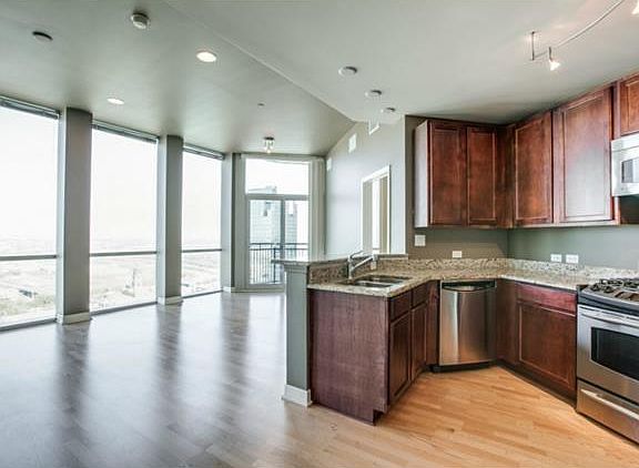 4th image of 500 Throckmorton St APT 2704