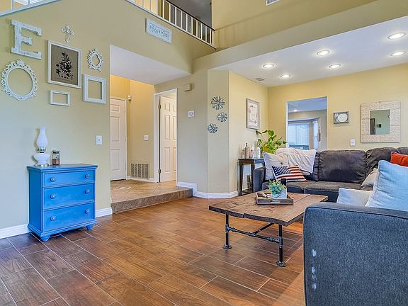 2nd image of 41196 Hibiscus Ct